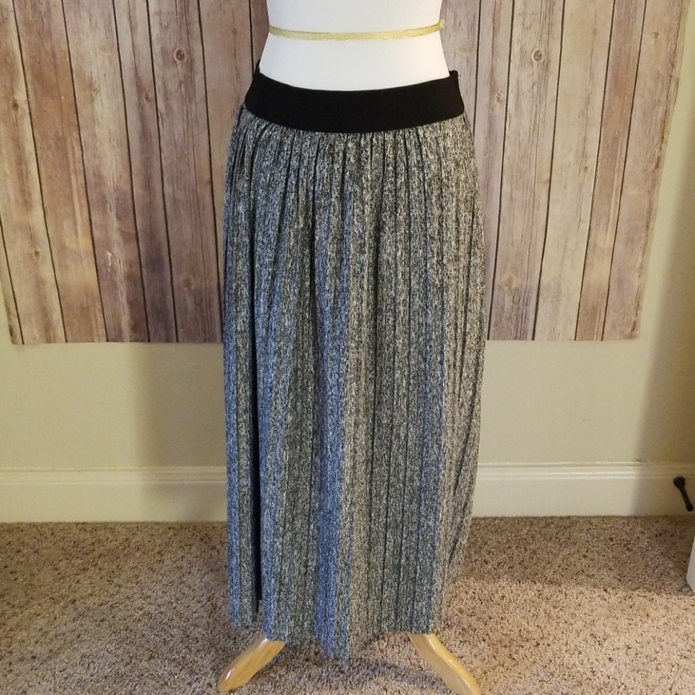 Grey and black pleated skirt